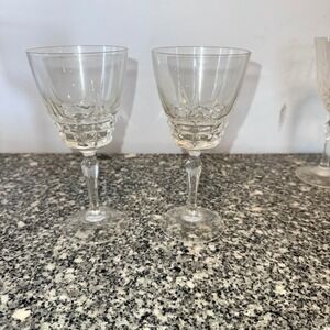Cristal d'Arques-Durand crystal wine glasses in the Chateaudu set of 4